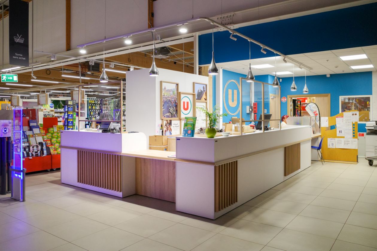Meuble accueil et service entrée magasin bois et blanc